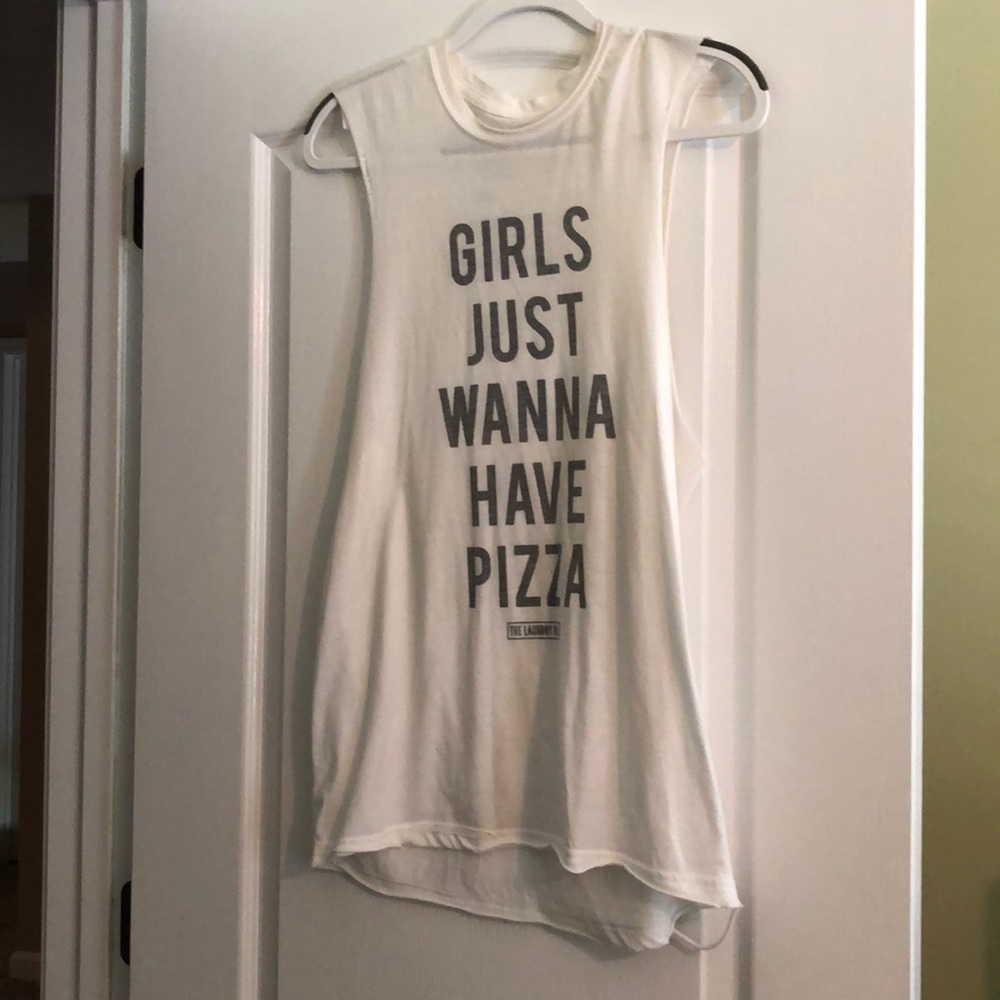 Graphic tank